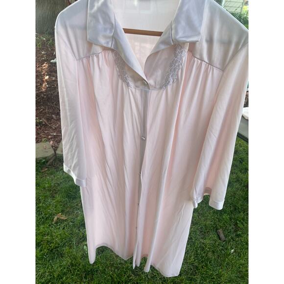 Vintage Vanity Fair Robe or Nightgown size 40 - Picture 6 of 16